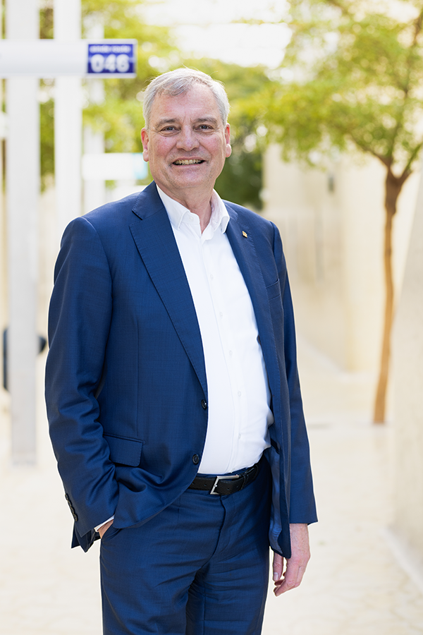 Dhr. Drs. Marcel Visser Voorzitter Raad van Bestuur Máxima MC