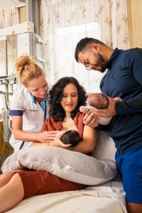 Borstvoeding geven tweeling met lactatiekundige