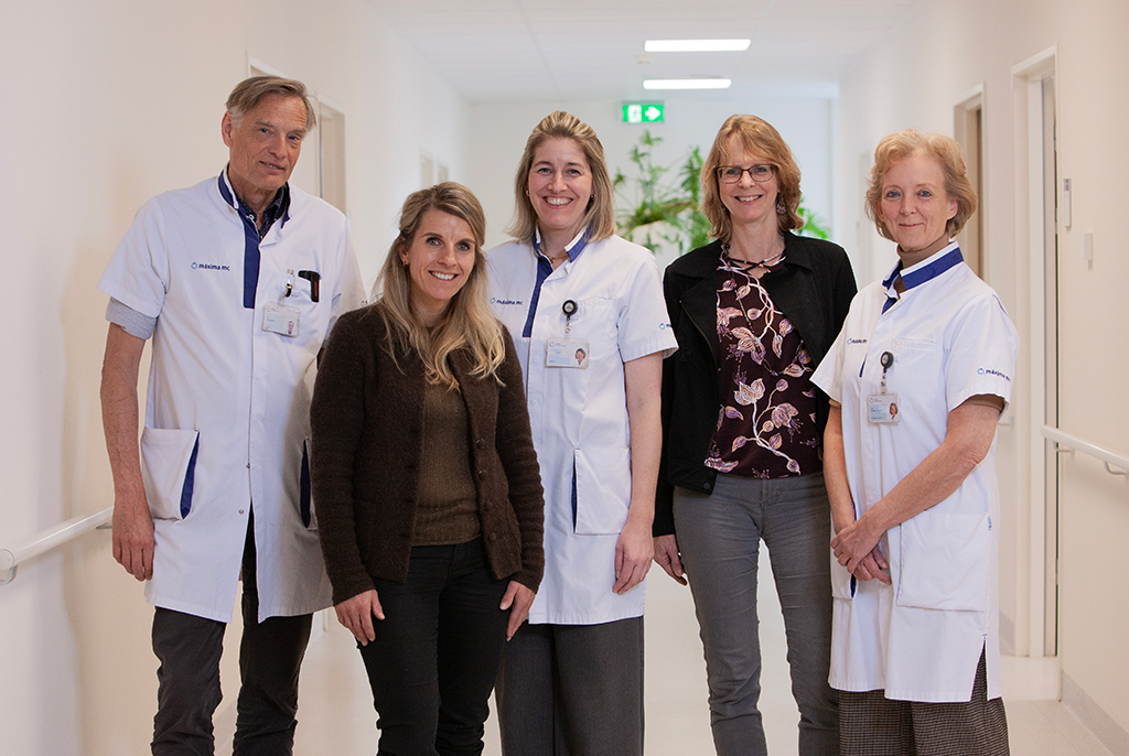 oncoloog Art Vreugdenhil, acupuncturist Ilse Daniëls, oncoloog Lieke Simkens, projectleider Marielle Leermakers, verpleegkundig specialist Lian Sweegers