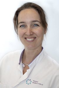 Bakker, mw. dr. C.D.